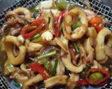 Foto langkah ke 5 dari resep Tumis Cumi Kecap.
