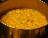 A picture of step 3 of Tortellini Pasta with white sauce.
