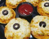 A picture of step 8 of Mini Pizza 🍕🍕🍕.