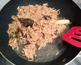 Foto langkah ke 6 dari resep Ayam suwir krawu khas gresik.