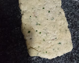 Foto del paso 3 de la receta: Bizcochitos de cebollas y ciboulette 🎆