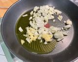 Une image de l'étape 6 de Trio de légumes sautés à l’ail, oignon et persil.