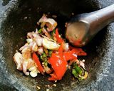 รูปขั้นตอนการทำที่ 2 ของ ผัดกระเพรา​หมูสับ​ ไข่​เยี่ยวม้า