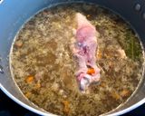 Foto del paso 1 de la receta: Sopa de huesos de pollo