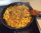 Foto del paso 3 de la receta Calamares con garbanzos a la marinera