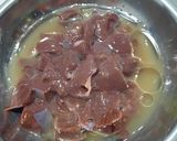Foto del paso 2 de la receta: Hígado con cebolla y rúcula