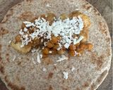 Foto del passaggio 6 della ricetta Chicken Wrap con Piadine Integrali ripieni di pollo al curry e ceci piccanti