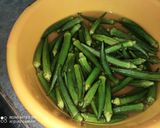 A picture of step 1 of Punjabi Style Bhindi Masala.