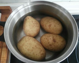 Foto del paso 1 de la receta: Patatas rellenas de setas y gambas