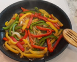 Foto del paso 2 de la receta: Ternera con pimientos tricolor en salsa teriyaki