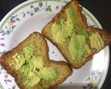 Foto del paso 5 de la receta: Sándwich de aguacate, huevo y espinaca