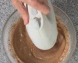 Foto del passaggio 3 della ricetta Chiffon Cake al Cioccolato