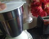 A picture of step 3 of Chikoo banana smoothie.