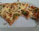 صورة لخطوة 3 من وصفة بيتزا بخبز تورتيلا 🍕