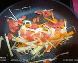 Foto del paso 2 de la receta Ensalada de gulas con verduras templadas