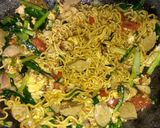 Foto langkah ke 3 dari resep Mie Goreng (Instan) Tek tek.