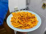 Macarrones con tomate y carne picada