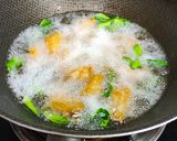 รูปขั้นตอนการทำที่ 3 ของ ปีกไก่ทอดเกลือ+ใบมะกรูด