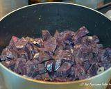 Foto del passaggio 3 della ricetta Vellutata di patate viola con salsa allo yogurt e guanciale croccante