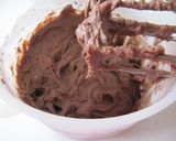 Kakaós muffin meglepetéssel recept fázis 8 fotója