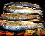 Foto del paso 8 de la receta: Truchas sobre verduras al horno