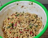 Foto langkah ke 6 dari resep Bakwan Mie Instan Kriuk.