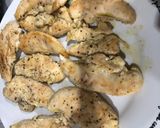 Foto del paso 1 de la receta: Solomillo de pollo con salsa al curry, espárragos trigueros y huevo cocido