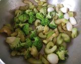 Foto del paso 2 de la receta: Salteado de pollo con germinados de lenteja