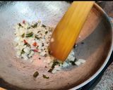 A picture of step 1 of Kandha poha.