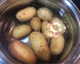Foto del paso 1 de la receta: Bolitas de patata y queso