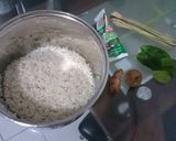 Foto langkah ke 3 dari resep Nasi Kuning Rice Cooker (Simple Banget).
