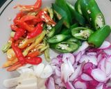 Foto langkah ke 2 dari resep Cumi Asin Cabe Ijo.