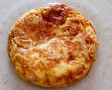 Foto del paso 3 de la receta: Tortilla individual de bacon y queso