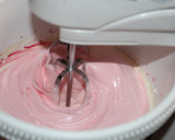 Foto langkah ke 4 dari resep Cake Nutrijell  - Strawberry oreo mirip chiffon (bolu nutrijell).