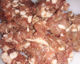 Foto del paso 3 de la receta Revuelto de masa de chorizo y huevos, fideos con ajo y perejil