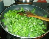 A picture of step 1 of Spinach coconut soup.