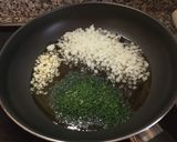 Foto del paso 3 de la receta: Rape o rosada en salsa verde con gambas