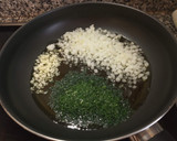 Foto del paso 3 de la receta: Rape o rosada en salsa verde con gambas