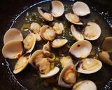 Foto del passaggio 4 della ricetta Conchiglie con lenticchie e vongole piccanti