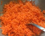 A picture of step 3 of Gajar Halwa.