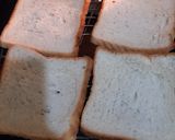 A picture of step 1 of Bread pizza.