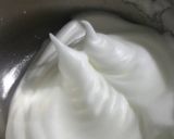 Hình bước làm 2 của món Bánh bông lan cuộn