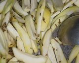 कच्चे आम की खट्टी मीठी चटनी (kacche aam ki khatti meethi chutney recipe in Hindi) रेसिपी चरण 2 फोटो