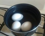 A picture of step 1 of Tuna-Stuffed Eggs (Chicks Hatching from Their Shells).