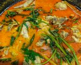 Gambar langkah 7 resipi Ayam Masak Lemak Kangkung.