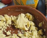Foto del paso 1 de la receta: Tortos con cabrales, gulas y huevos fritos