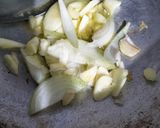 Foto langkah ke 3 dari resep Tahu Jamur Masak ala Bistik.