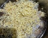 A picture of step 2 of Noodles with mutton stock.