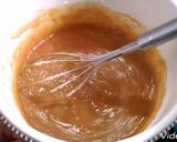 Foto langkah ke 4 dari resep Bolu Karamel | Bolu Sarang Semut.