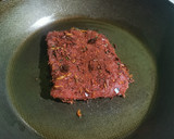 Foto del paso 6 de la receta: Medallón de res con costra de chapulínes y chiles secos